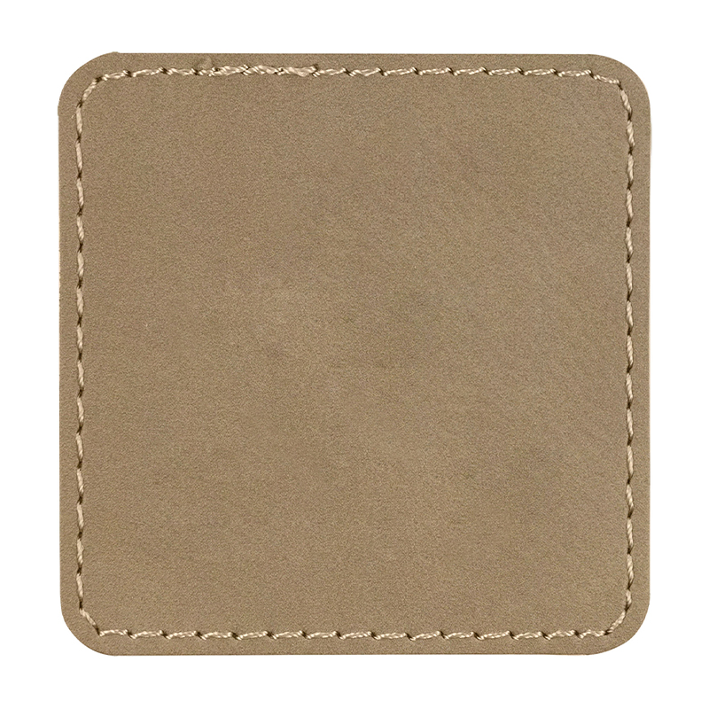 Kwadratowe naszywki ze sztucznej skóry o wymiarach 3 1/2' x 2 1/2'.