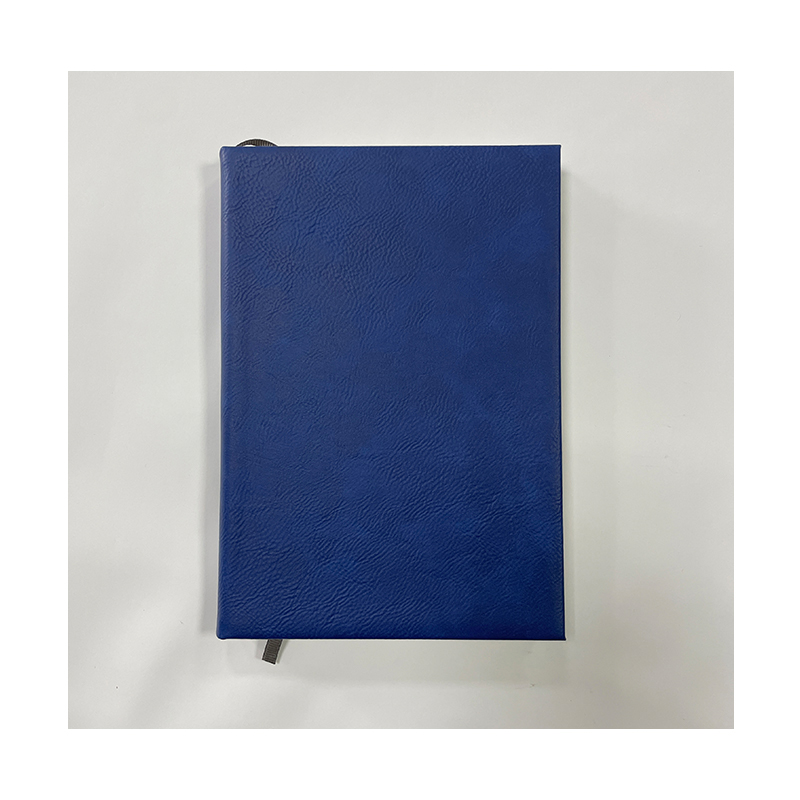 Dzienniki ze skóry ekologicznej o wymiarach 7' x 9 3/4'. Dzienniki ze skóry ekologicznej o wymiarach 7' x 9 3/4'.
