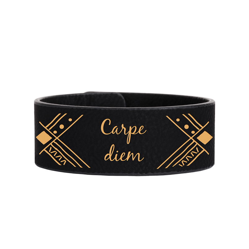 Bransoletka mankietowa ze sztucznej skóry o wymiarach 8 1/2' x 3/4'.